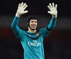 The man with the golden gloves...