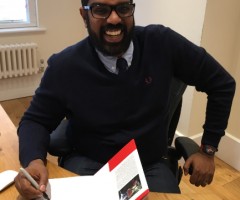Rom signing boosk
