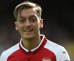 Ozil extends