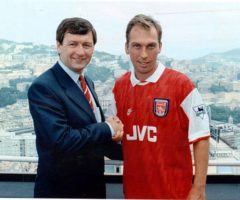 PKT5132-375133
DAVID PLATT
FOOTBALLER
1995

Arsenal's manager Bruce Rioch poses with 29 year old David Platt wearing an Arsenal shirt. Platt, who has played for Sampdoria for the past four years, joined Arsenal in a 4.75 million poind move. Platt jumped at Arsenal's offer when Rioch made it clear how much he was wanted at Highbury.
