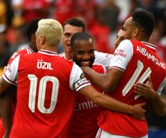 lacazette-celebrates