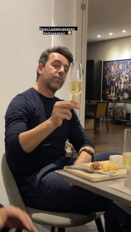 FCB642E8-4CEB-4FA9-A0E0-FD5EF5508E8D