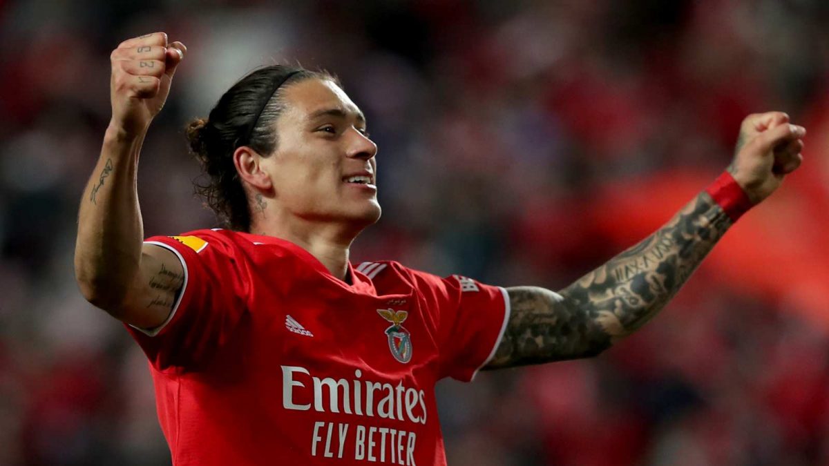 Darwin-Nunez-lifting-his-arms-in-celebration-for-Benfica